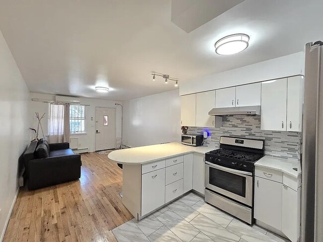 Foto del edificio - 8620 Bay 16th St