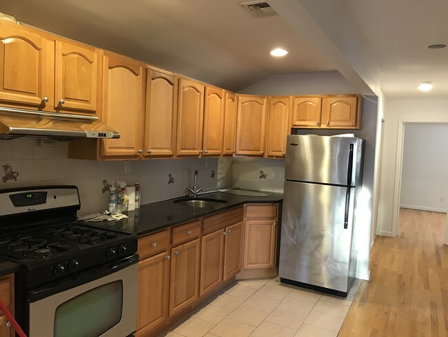 Foto del edificio - 43-66 164th St