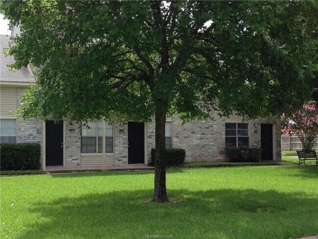 Building Photo - 1110 Spring Loop