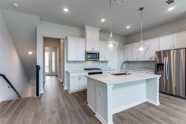 Foto principal - 8295 Challenger Ln
