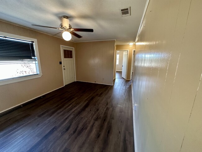 Building Photo - 1301 Ash St