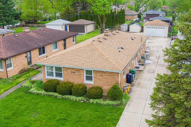 Building Photo - 204 S Chase Ave
