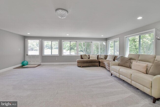 Building Photo - 7105 Brooklyn Bridge Rd