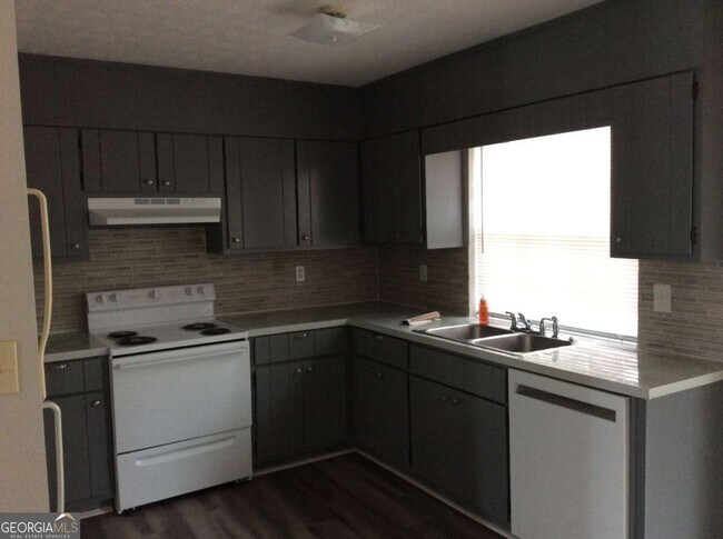 Foto del edificio - 106 Richard Way