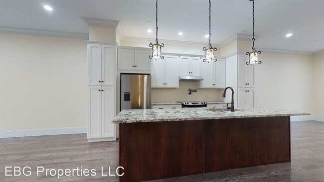 Building Photo - 4 br, 3.5 bath House - 250 B 42nd