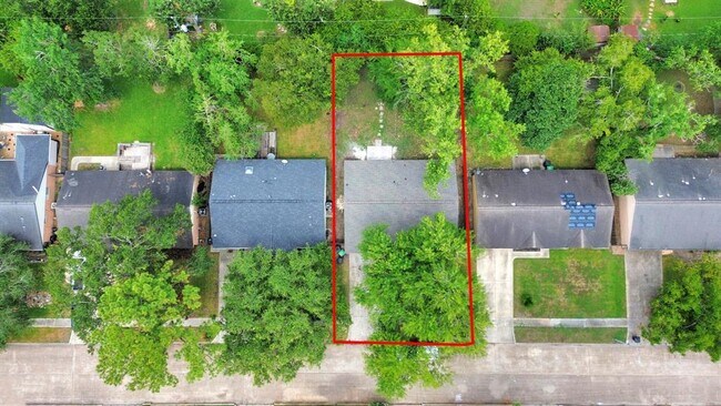 Building Photo - 6002 Dellfern Dr