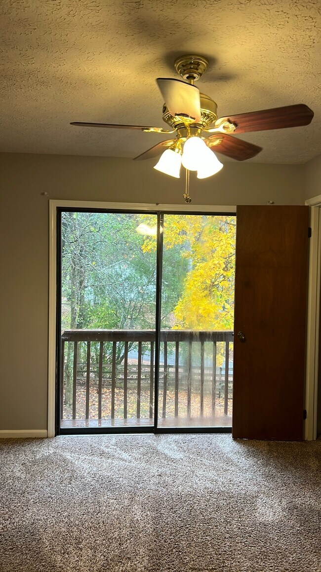 Foto del edificio - 8710 Century Trail