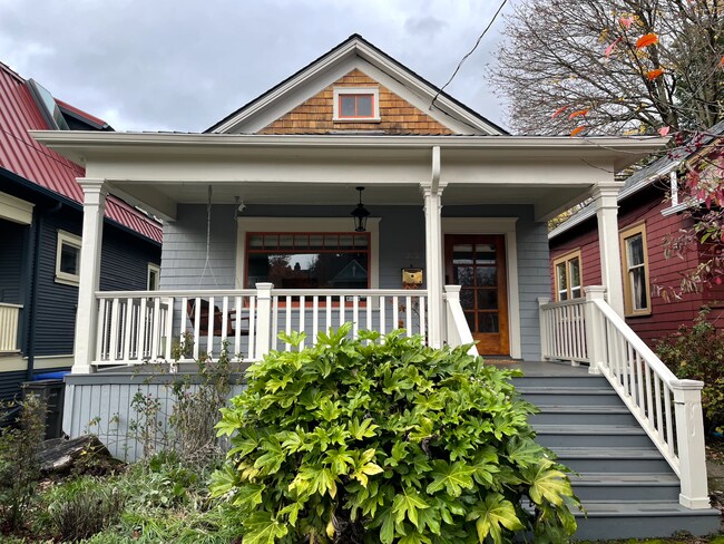 Frente de la casa - 313 NE Stanton St