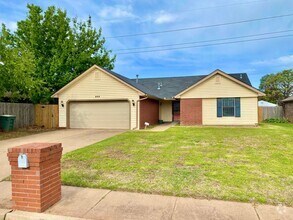 Building Photo - 205 N Rockypoint Dr