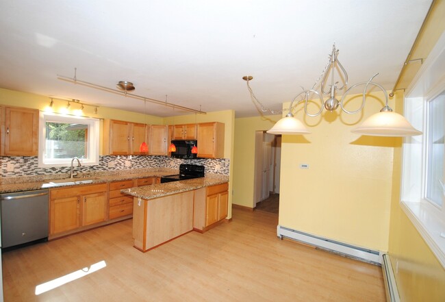 Foto del edificio - Pet Friendly 3 Bed / 2 Bath w/ woodstove &...