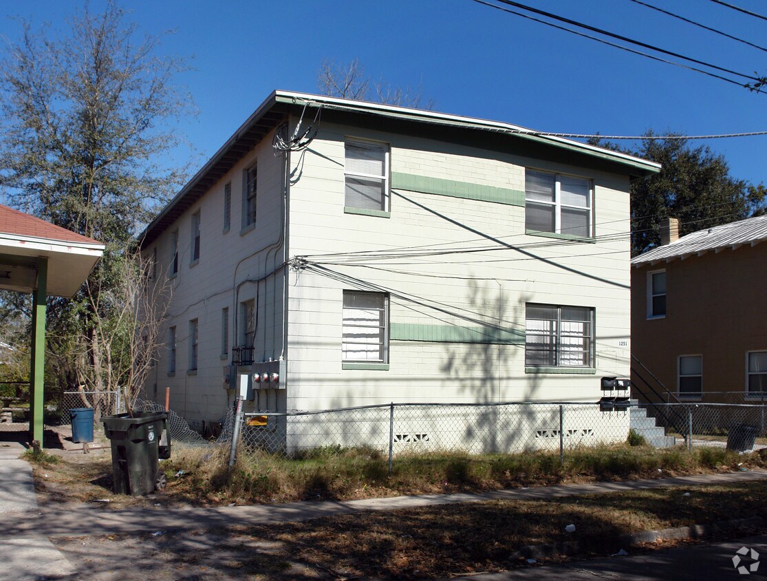 Foto del edificio - 1251 W 25th St
