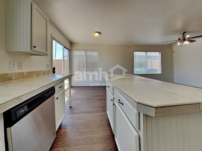 Building Photo - 7519 E Naranja Ave
