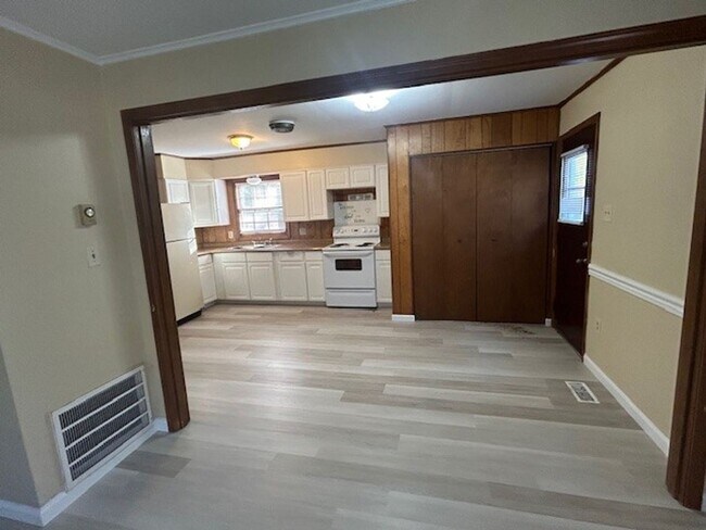 Foto del edificio - Charming Home in great location READY TO M...