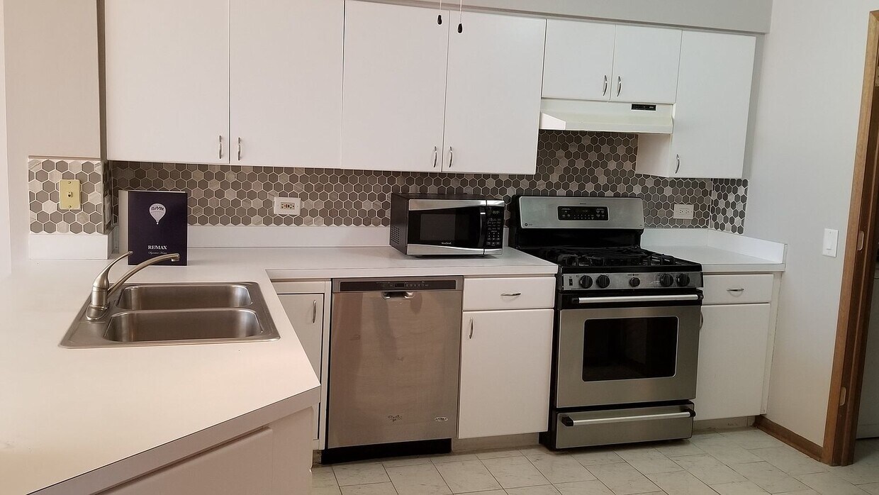 Foto principal - 1053 E Wilson Ave