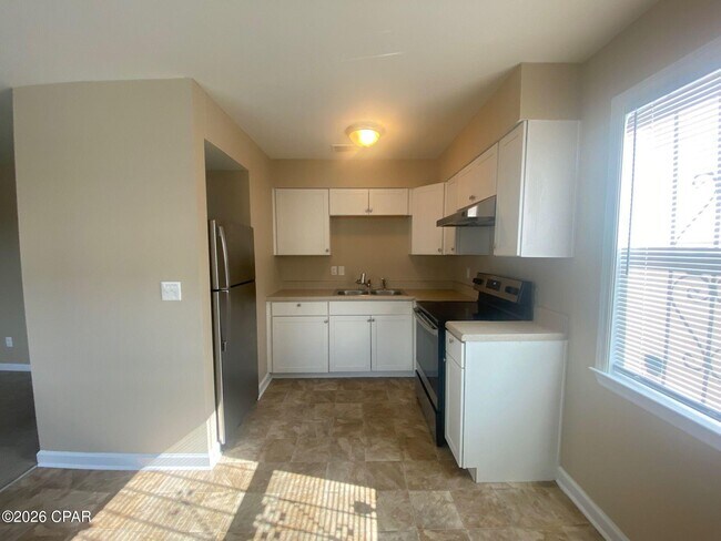 Building Photo - 6415 Winona St