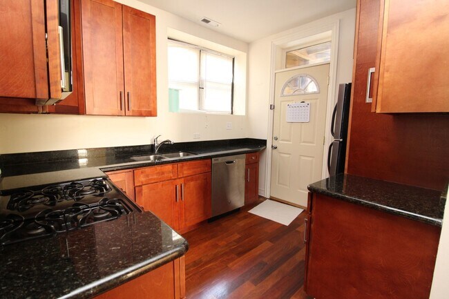 Foto del edificio - 4349 N Sawyer Ave