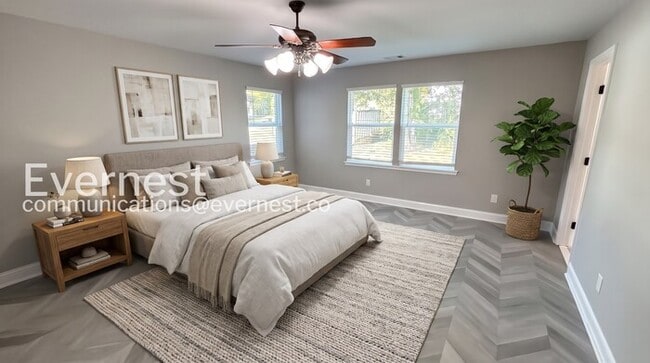 Building Photo - 4 Bed/3 Bath Home with Fenced Yard & Garage / Pet-Friendly / Available Now!