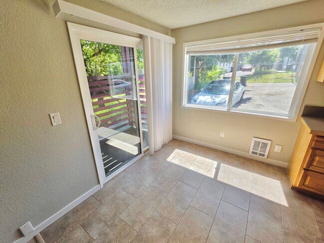Foto del edificio - Luminous & Spacious apartments with Private Balcony in Tacoma