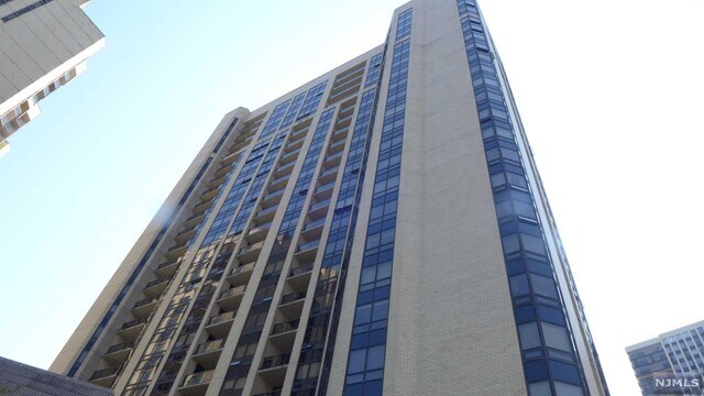 Primary Photo - 800 Palisade Ave