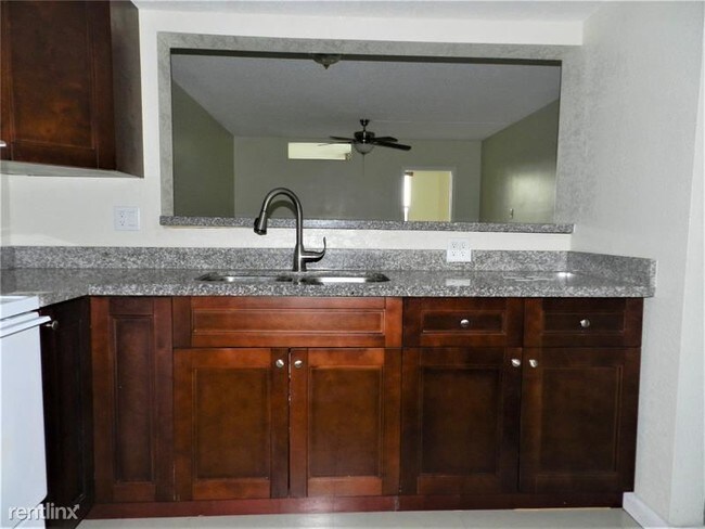 Building Photo - 5335 NW 10th Ct