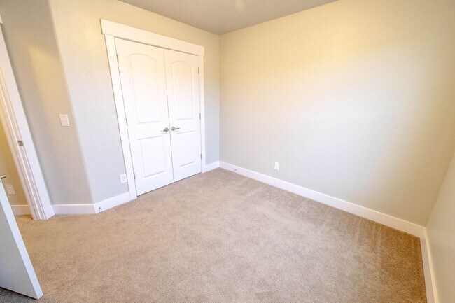 Foto del edificio - Beautiful Draper Townhomes in Prime Location