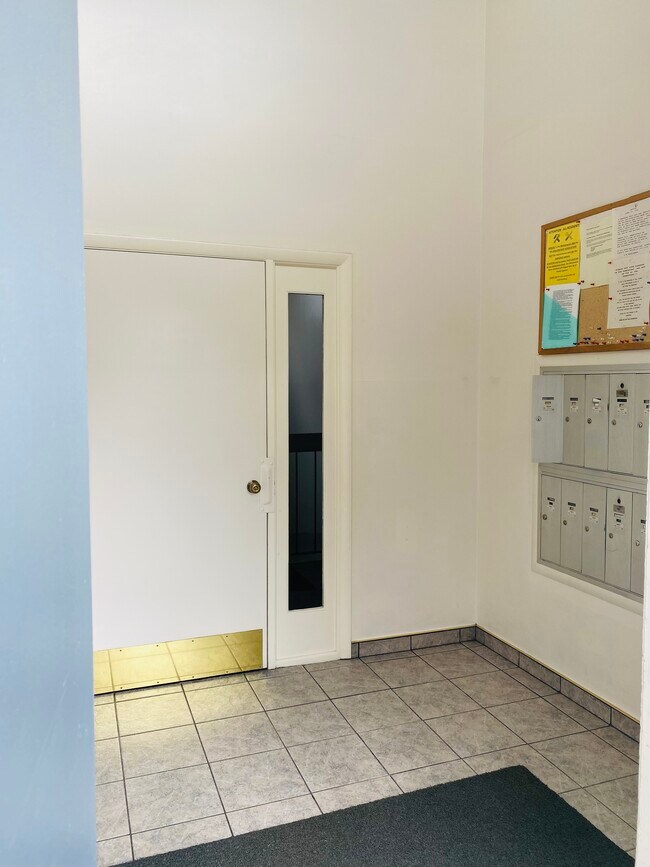 Secure entry into the building. - 2618 W Willowlake Dr