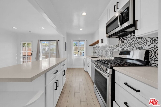 Building Photo - 2546 3rd St