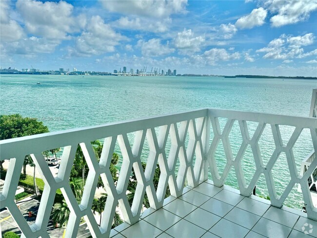 Building Photo - 1430 Brickell Bay Dr