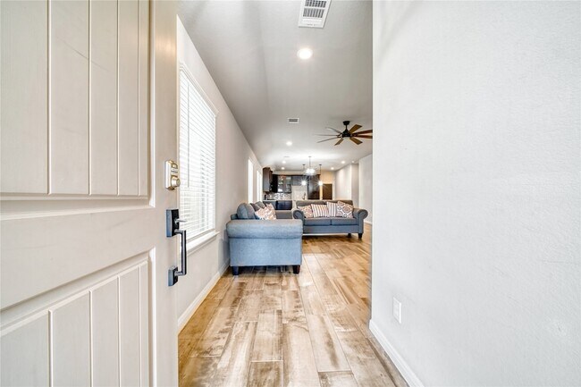Building Photo - 7919 Cypress Country Dr