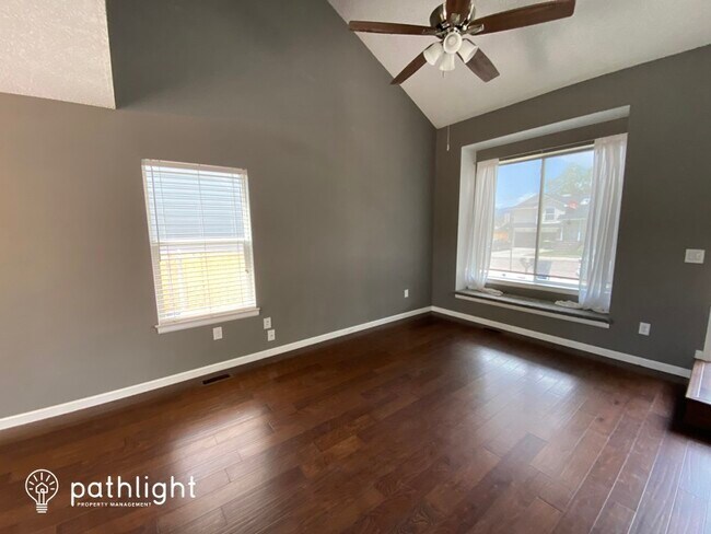 Building Photo - 575 Lindstrom Dr