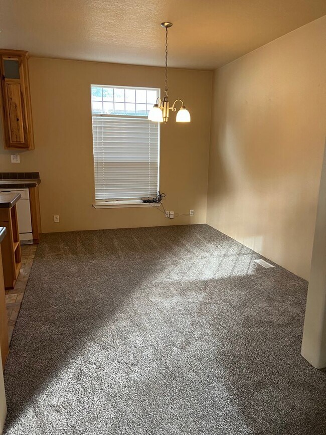 Building Photo - Clean 3 bedroom 2 bath manufactured home w...
