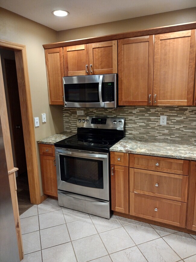 Building Photo - 3804 Spruce Wood Ct NE