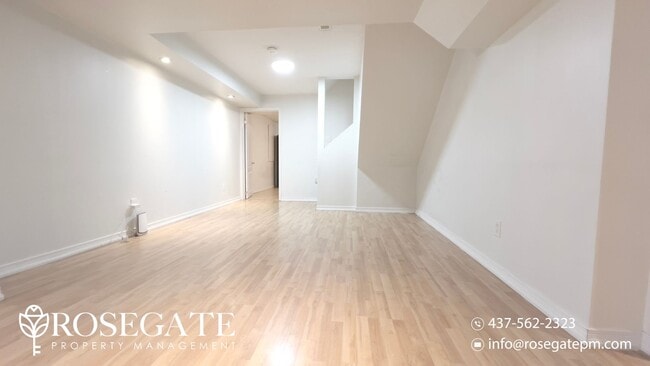 Photo du bâtiment - Spacious 3-Bedroom, 2-Bath Basement Unit i...