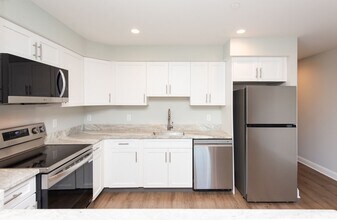 Interior Photo - 925 at North