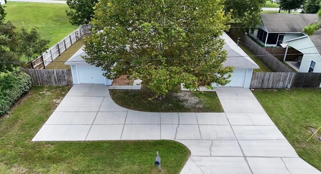 Foto del edificio - 2131 N Pine Cone Ave