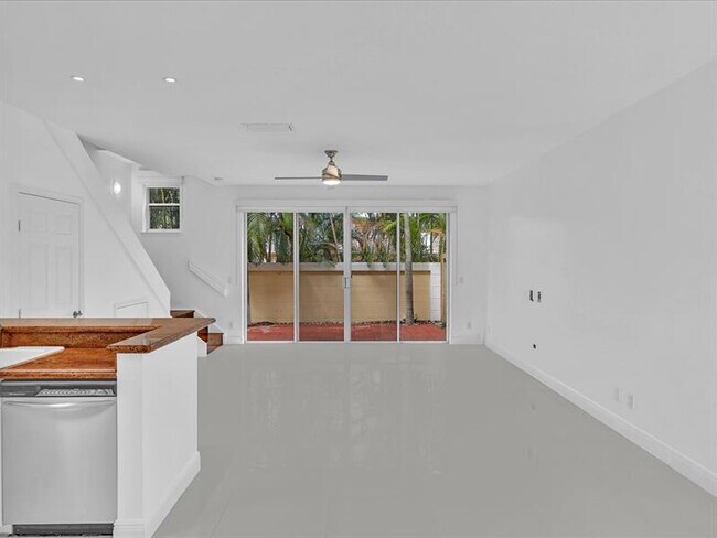 Foto del edificio - 812 SE 4th Ct