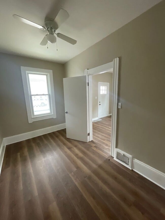 Foto del edificio - Spacious Beautiful 3 bed 1.5 bath Single F...