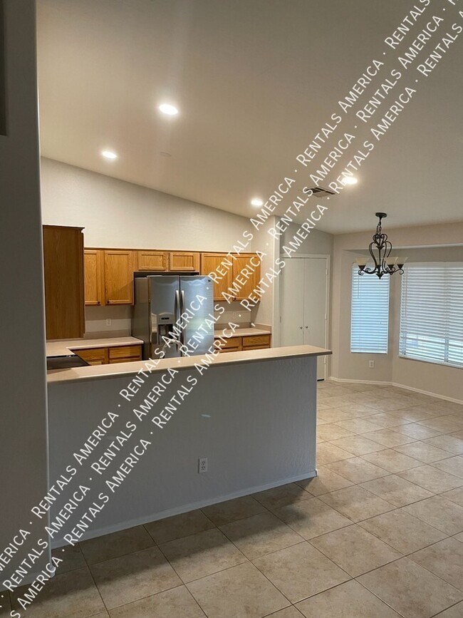 Building Photo - 4819 E Whitehall Dr