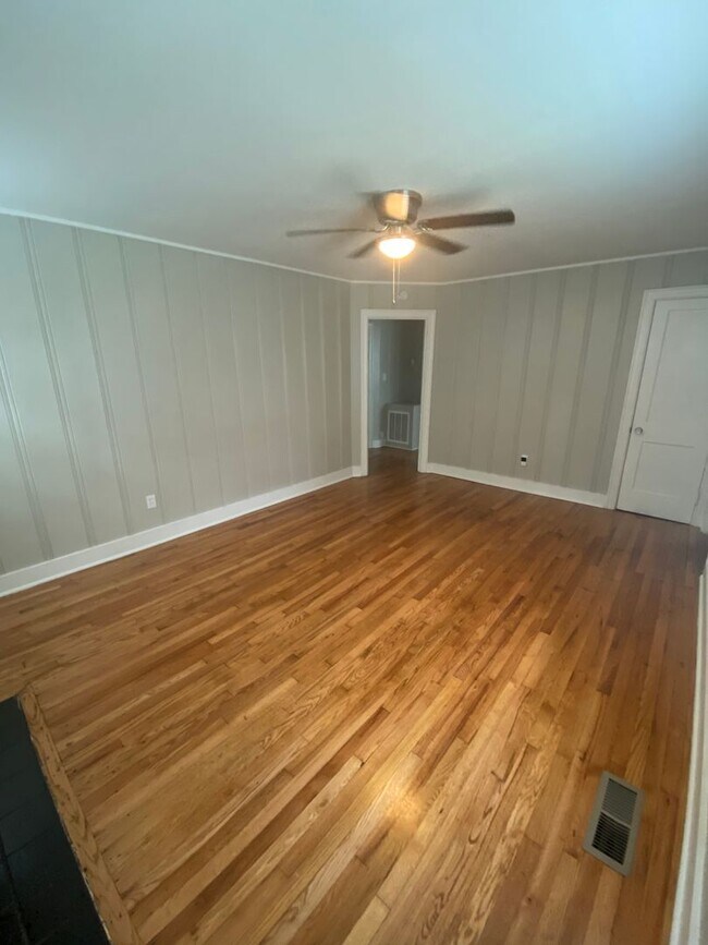 Foto del edificio - Cute cottage style home in historic Hampto...