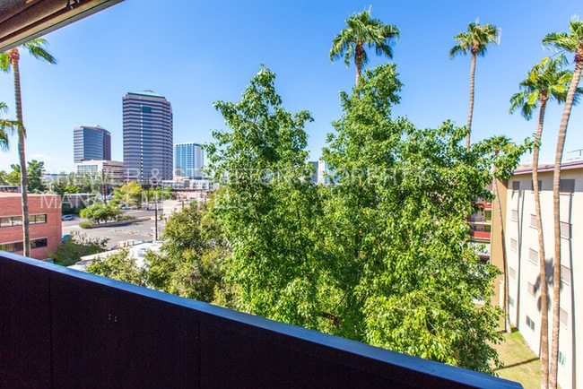 Building Photo - 349 E Thomas Rd