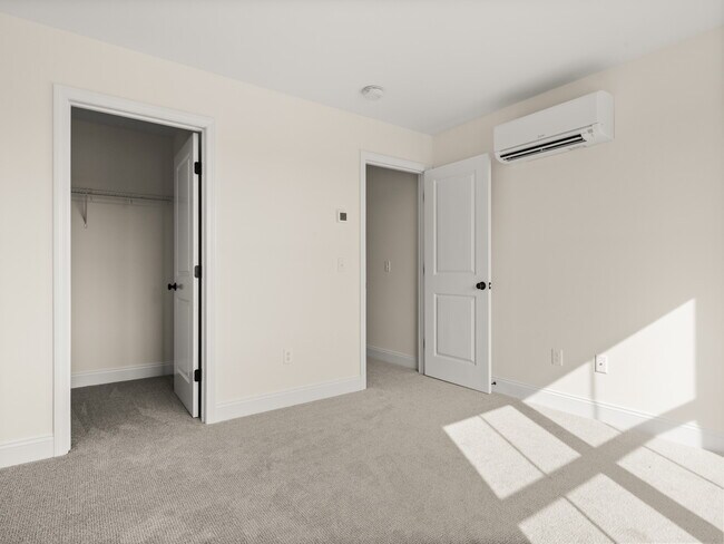 Building Photo - 213 Leo Ln