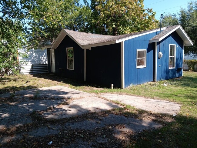 Building Photo - Charming 2 Bedroom Rent to Own Home!!