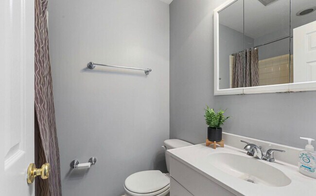 Building Photo - 3410 Dillon St