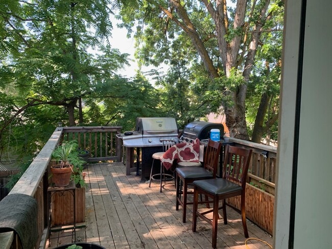 Building Photo - 419 S Garden St