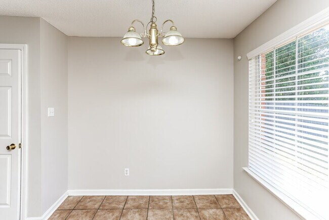 Building Photo - 1140 Breezy Valley Dr