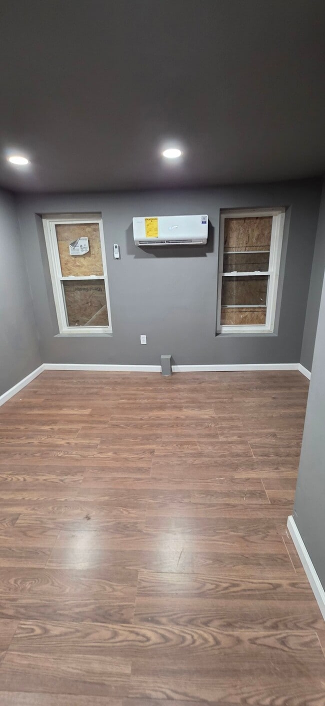 Building Photo - 120 S Carlton St