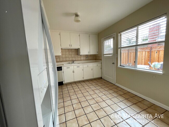 Building Photo - 648 Manzanita Ave