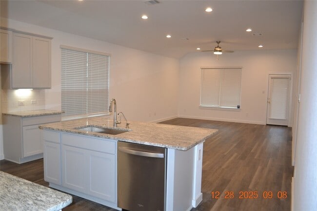 Building Photo - 1613 Sunbend Ln