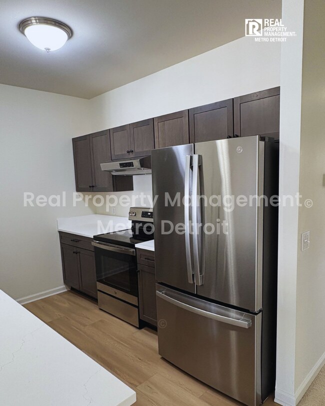 Building Photo - CONVENIENT CONDO RETREAT
