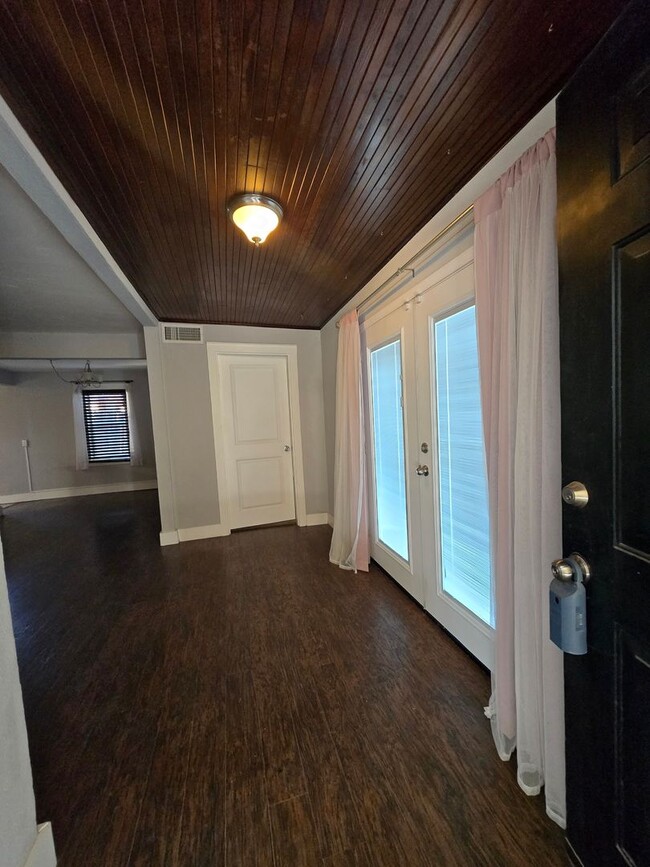 Foto del edificio - Cute 2 Story Home